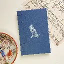 Notes A6 granatowy z krukiem