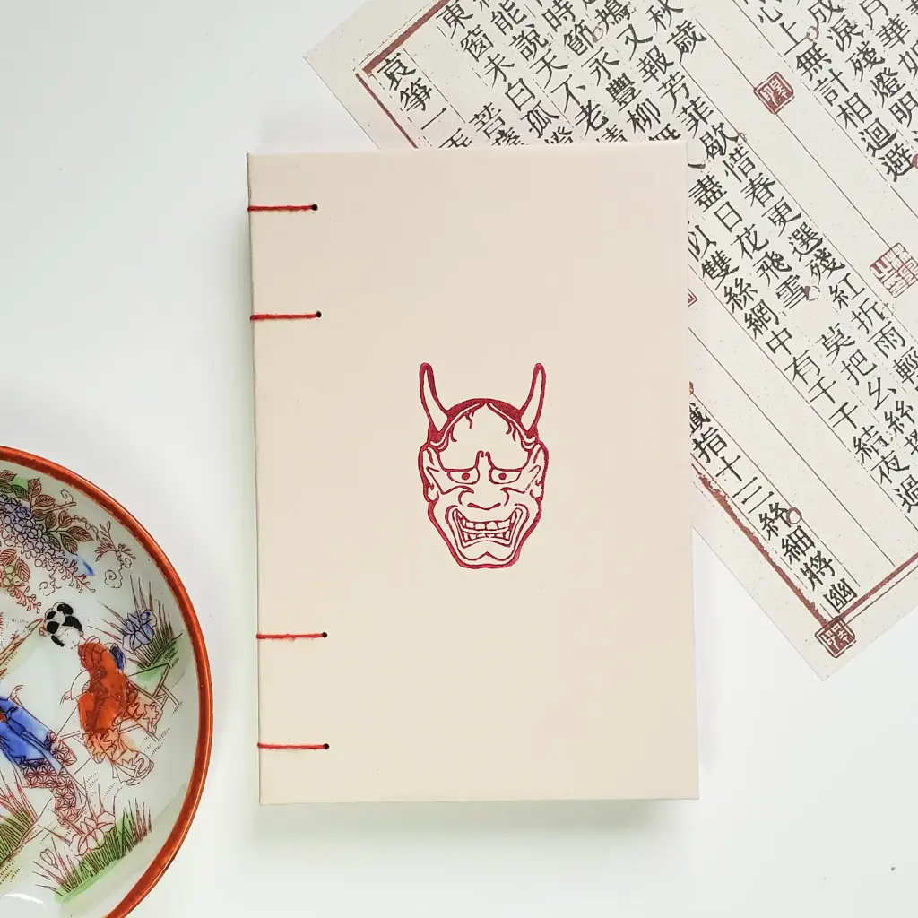 Notes A6 kremowy z maską hannya